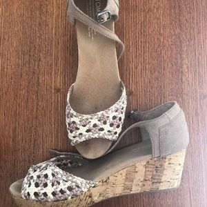 Size 9 Wide TOMS beige cork wedge strappy sandals